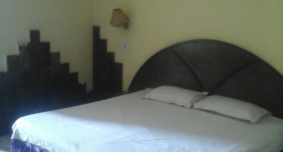 Cassowary Hotel, Dera Bassi 5